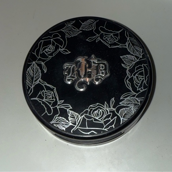 Kat Von D Lock-It Powder Foundation - Light 45 - Picture 1 of 3